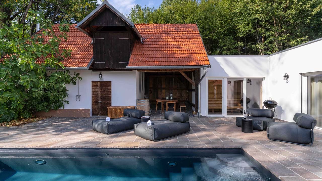 Sauna am Pool, im Anbau neben der Scheune
