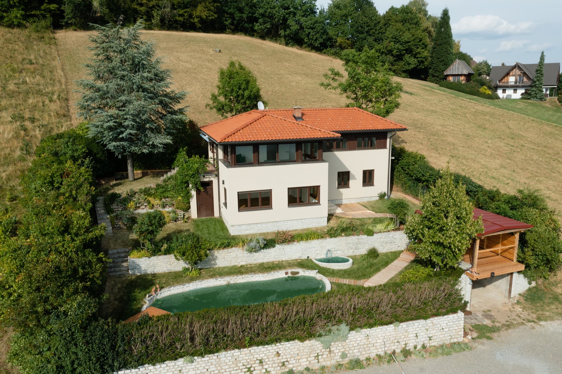 Höfling 22 — Hanglage mit Pool
